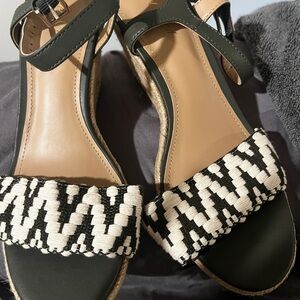 Violet & Red olive green wedges 7.5